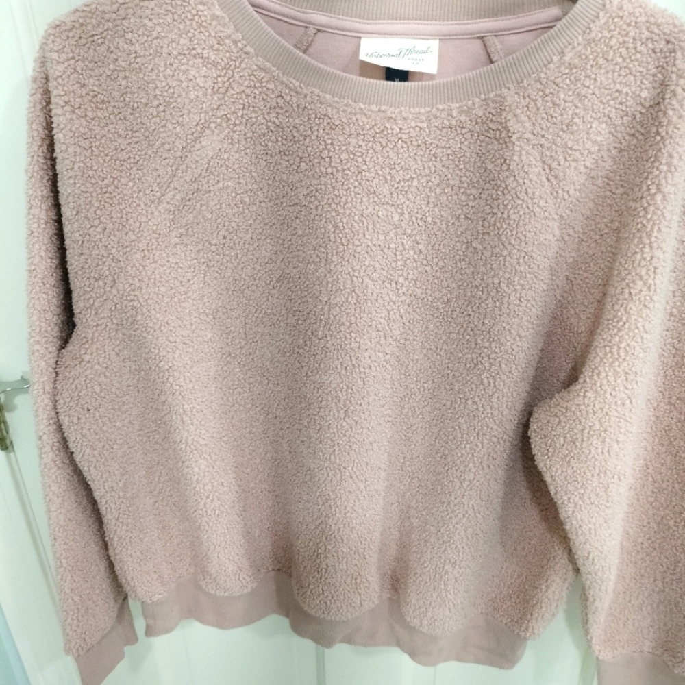 Universal thread sweatshirt